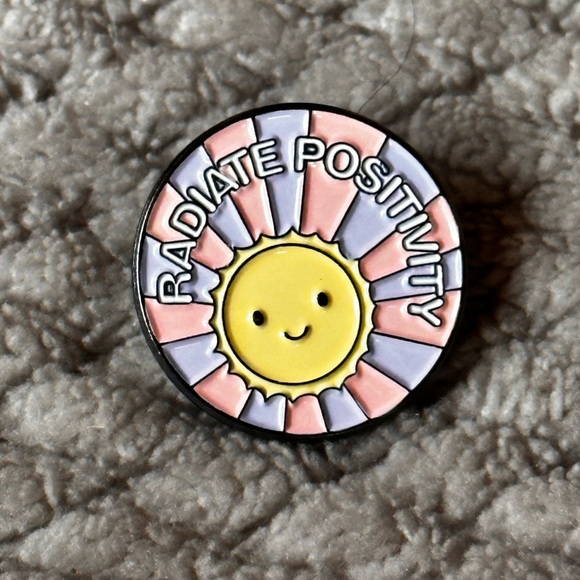 🎄 NEW Radiate Positivity Sun Enamel Pin - Picture 1 of 1